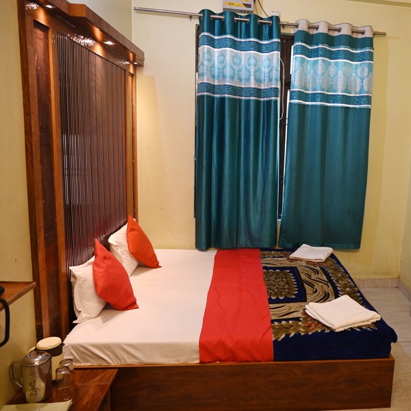 Rameshwaram Guest House & paayas restaurant