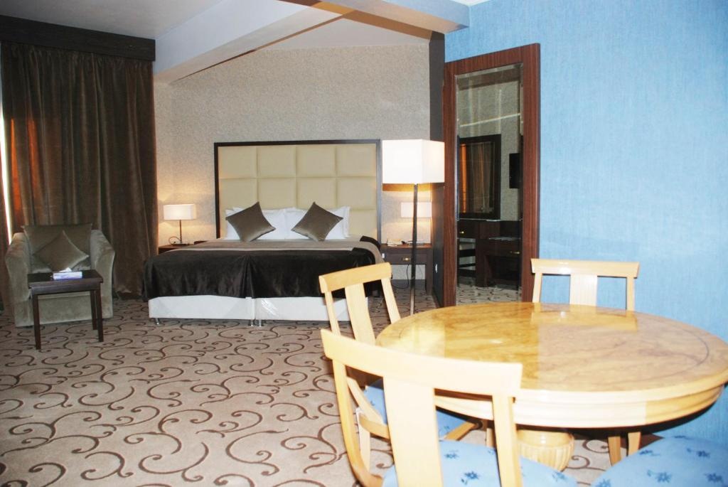 Junior Suite with Pool View at Al Rabea Hotel - Photo 2