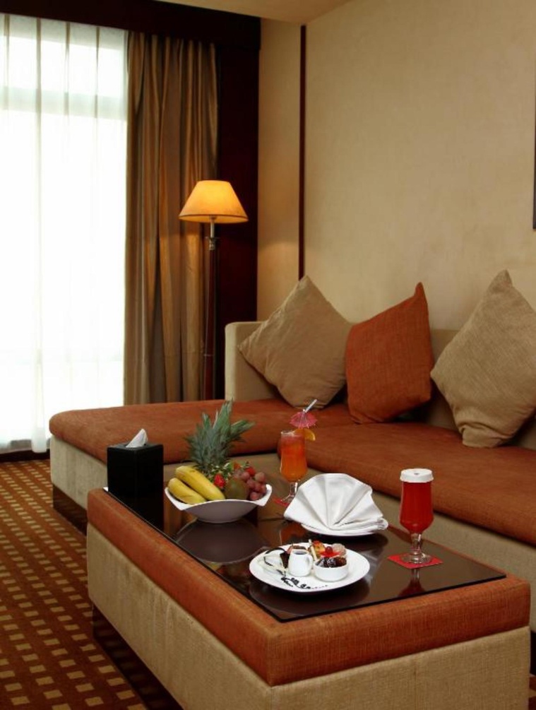 King Business Suite - Non-Smoking at Ramada by Wyndham Riyadh - Photo 2