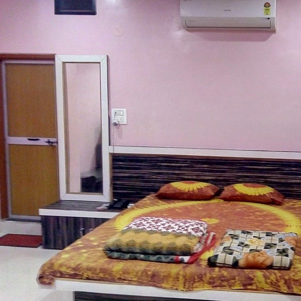 Hotel New Ajantha Guest House ( A/c lodging)