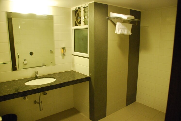Executive Room at Grand Ashirwad Beacon Hotel, Bhopal - Photo 3