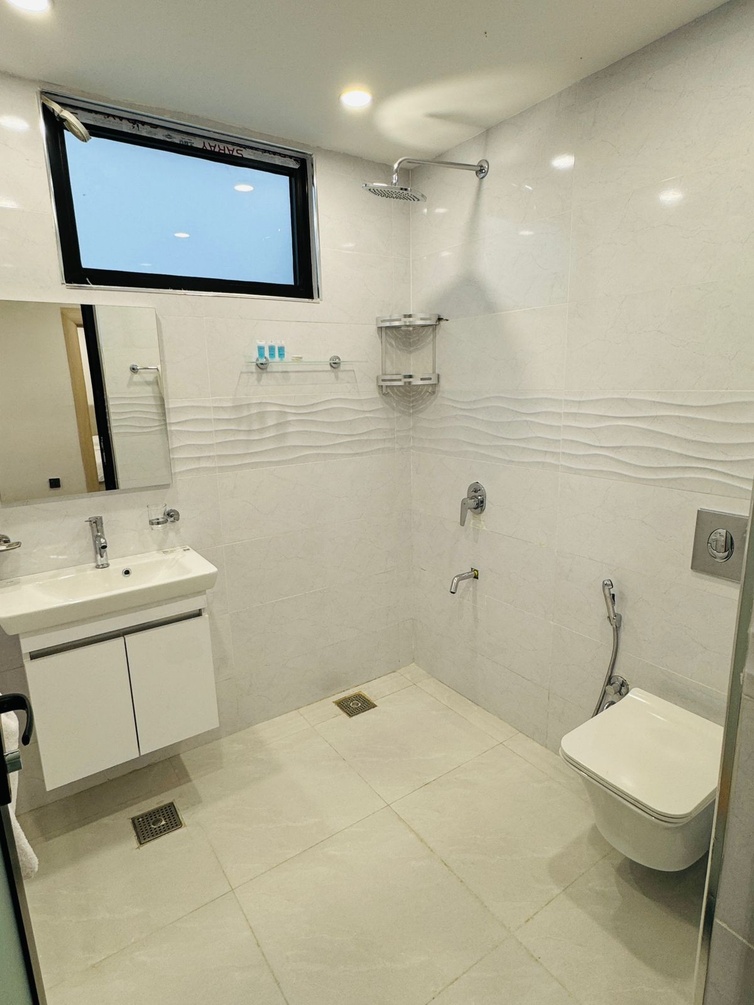 Family Suite – 1 Double Bed & 1 Single Bed at Hotel Valentine - Photo 3