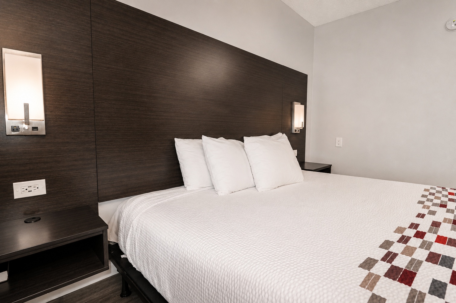 Signature King - Accessible with Roll-In Shower at Envi Boutique Hotel - Photo 3