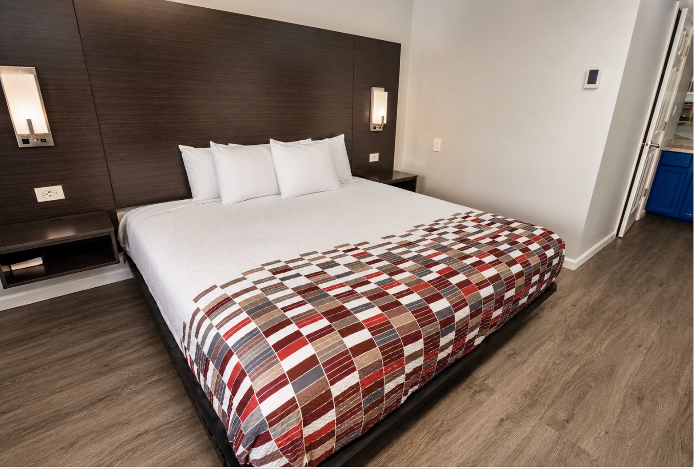 Signature King - Accessible with Roll-In Shower at Envi Boutique Hotel - Photo 1
