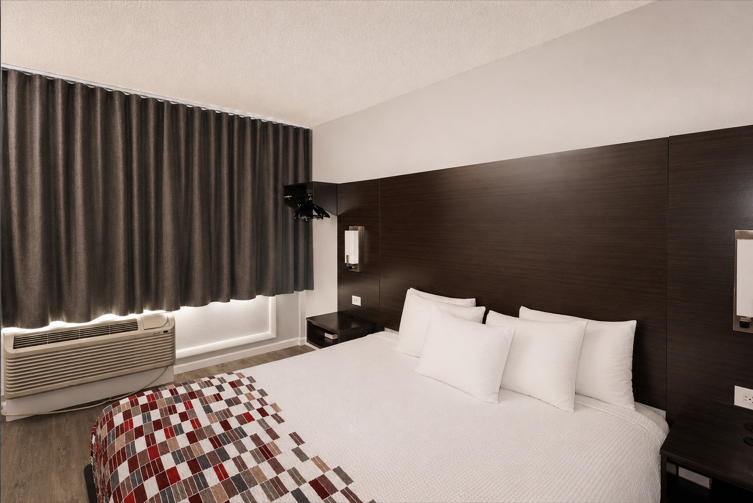 Signature King - Accessible with Roll-In Shower at Envi Boutique Hotel - Photo 2