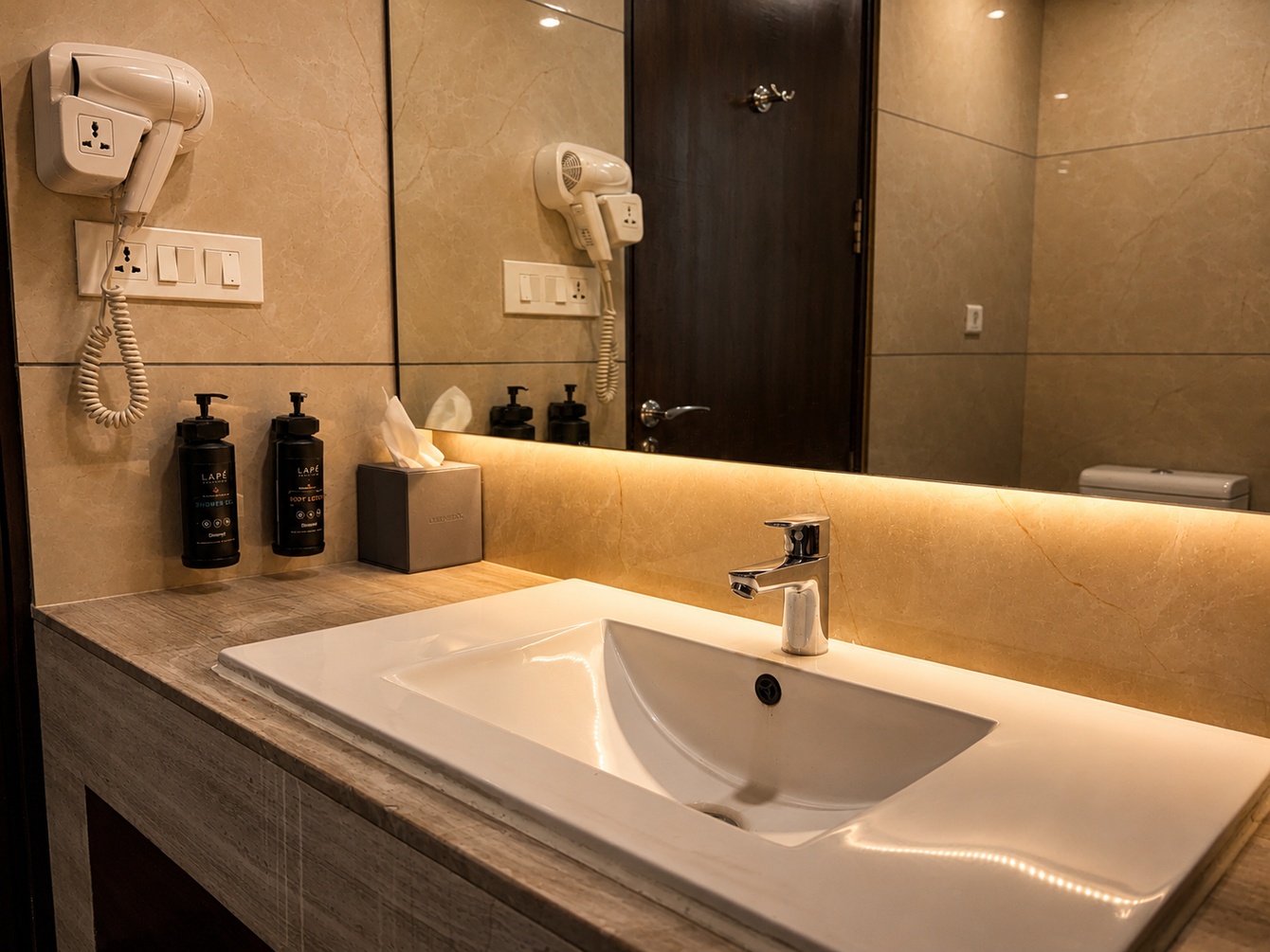 Executive Room at Quality Inn Gurgaon - Photo 3