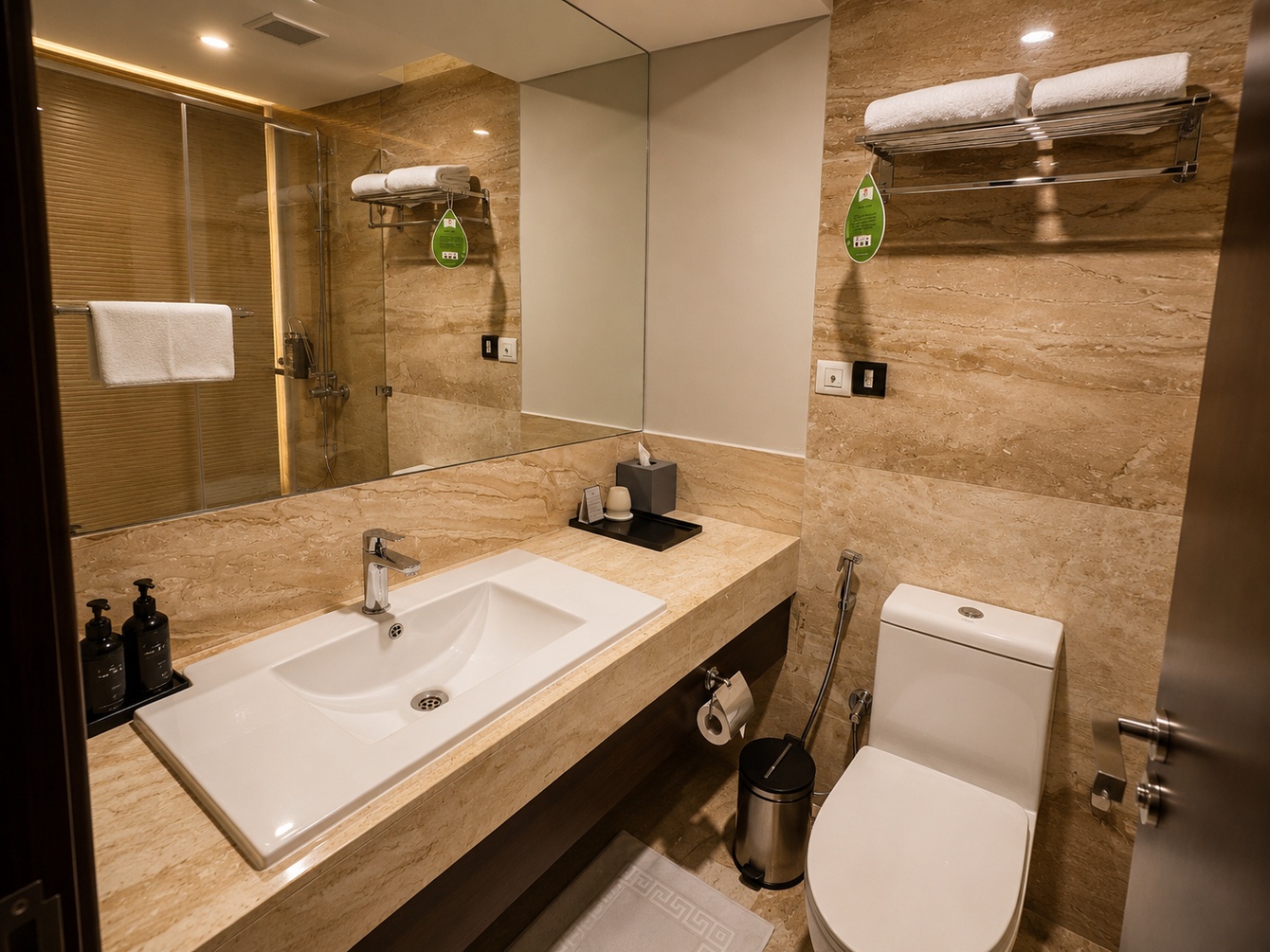 Standard King Room at Quality Inn Gurgaon - Photo 3