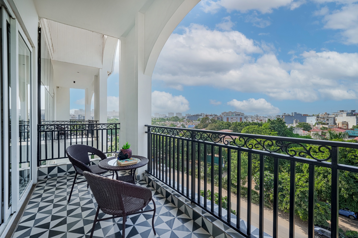 Suite Room With Balcony at The Altruist Gurugram Hotel - Photo 3