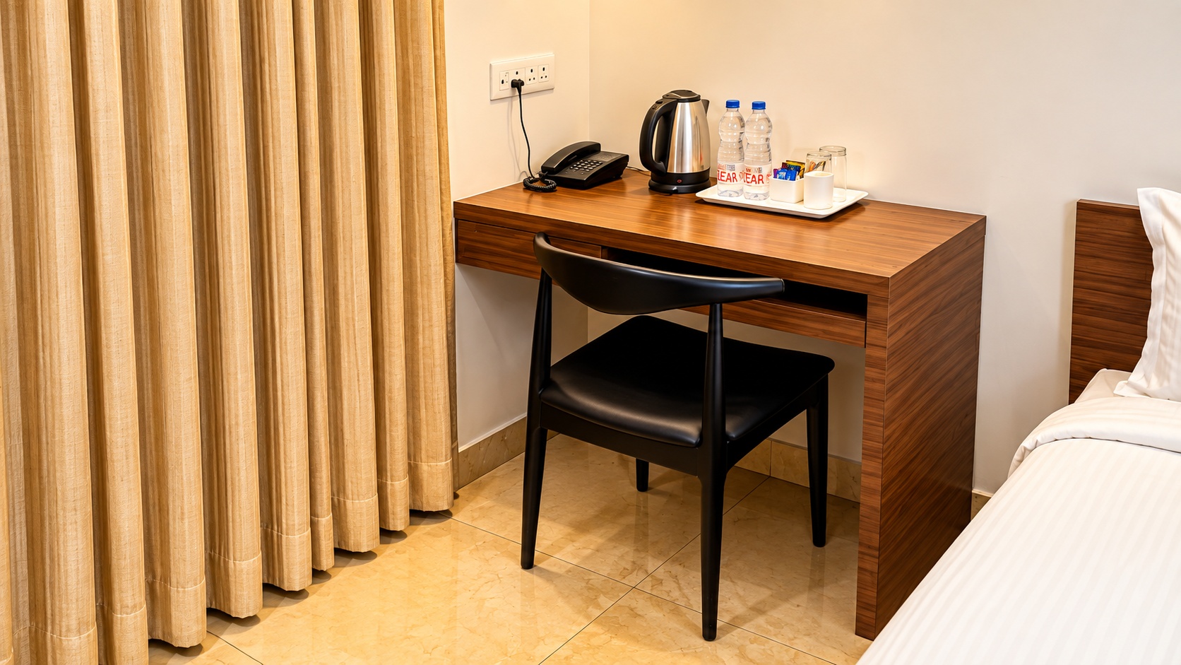 Deluxe Twin room at The Altruist Koparkhairane Hotel - Photo 3