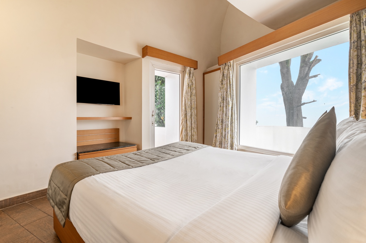 Valley View Privilege suite with Balcony at Sterling Kodai Valley - Photo 3