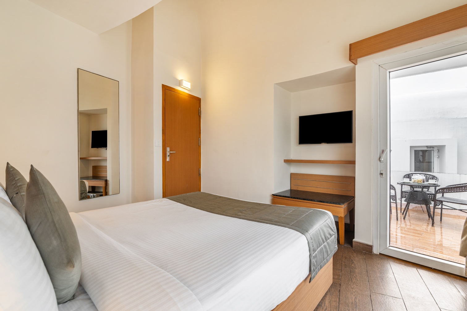 Privilege Suite with Balcony at Sterling Kodai Valley - Photo 2