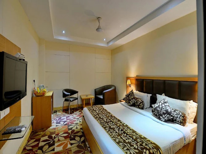 Corporate Room at Click Hotel Kohinoor, Ludhiana - Photo 1