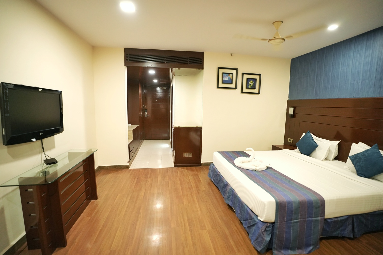 Deluxe Queen Room at The Altruist One Continent - Photo 2