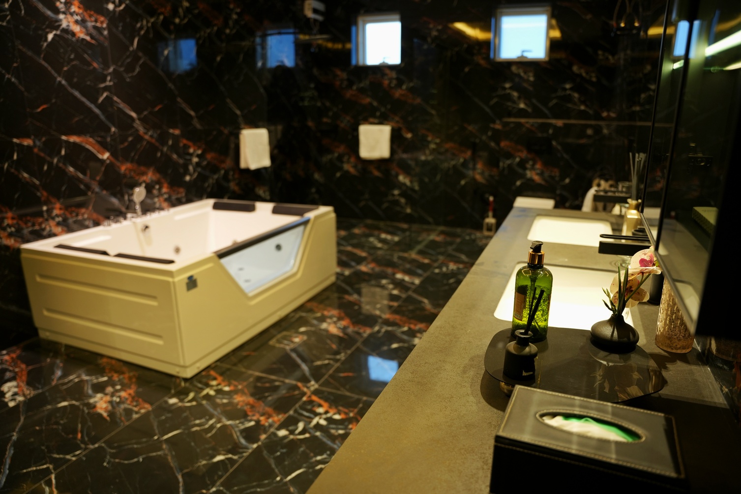 vip suite with jacuzzi at Park Al-Asma serviced apartments - بارك العاصمة للشقق المخدومة - Photo 3