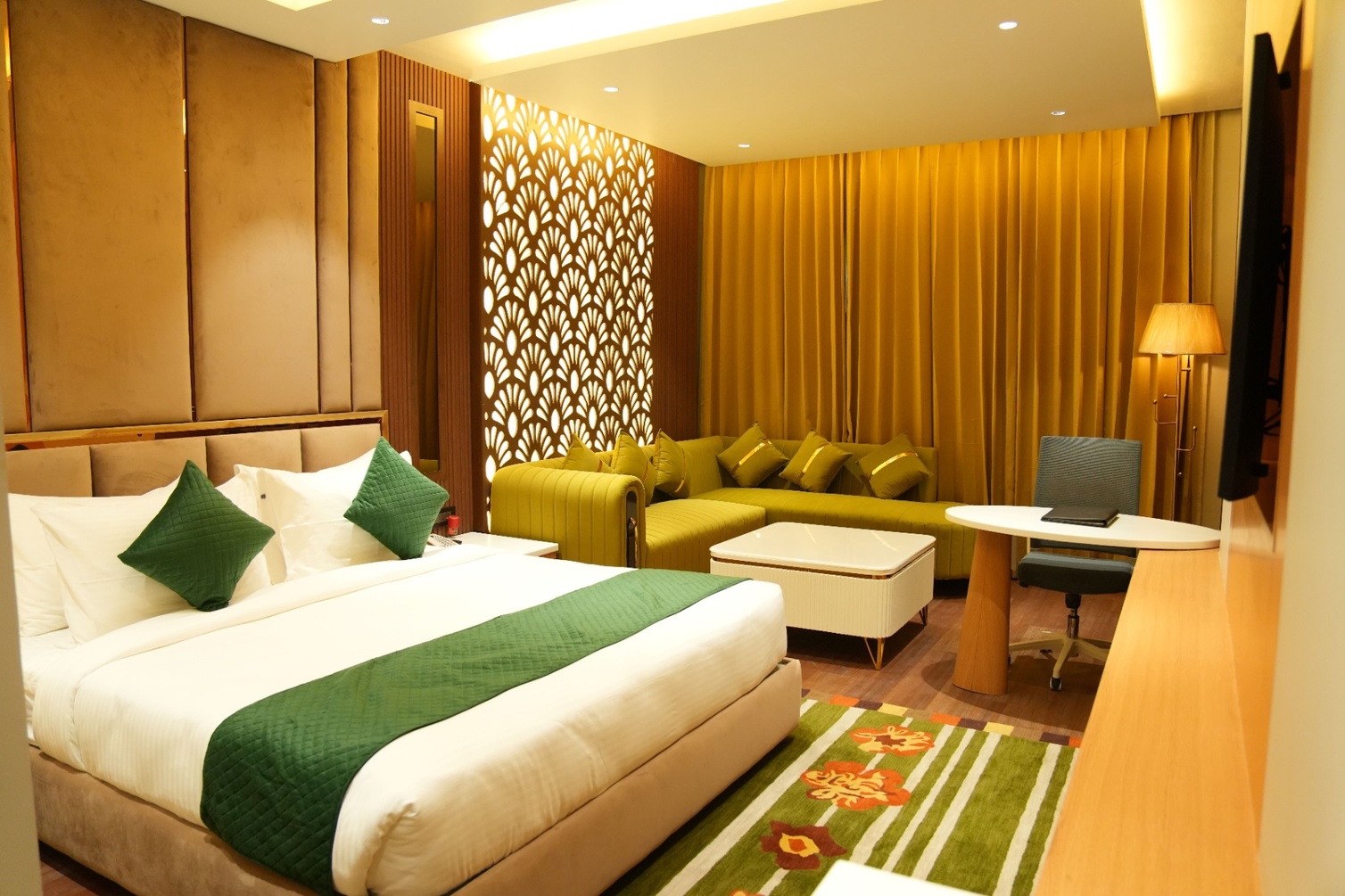 Executive Double Room at Comfort Inn Vindhyan - Photo 2