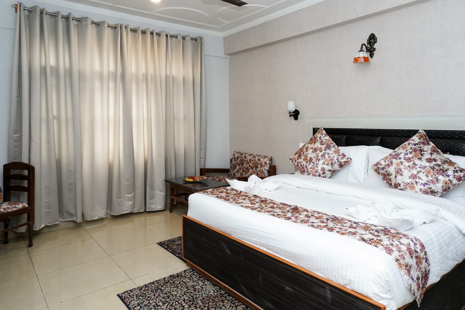 Click Sunburry Hotel Srinagar photo 10