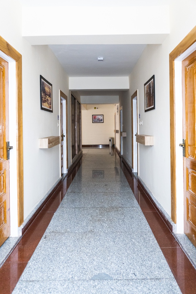 Click Sunburry Hotel Srinagar photo 11