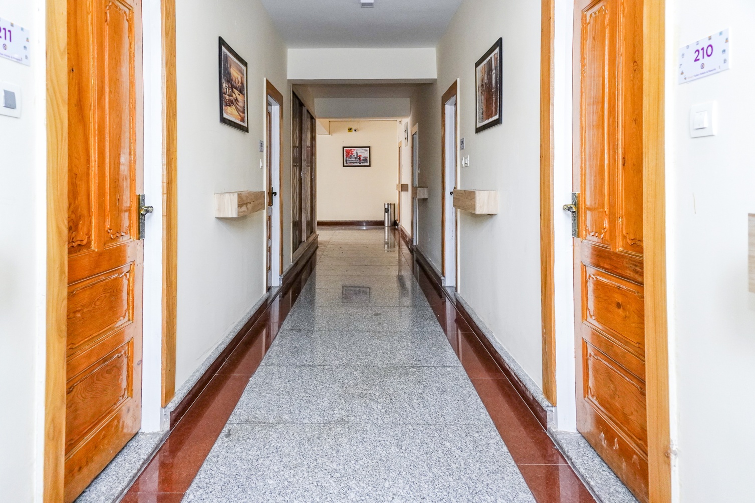 Click Sunburry Hotel Srinagar photo 12