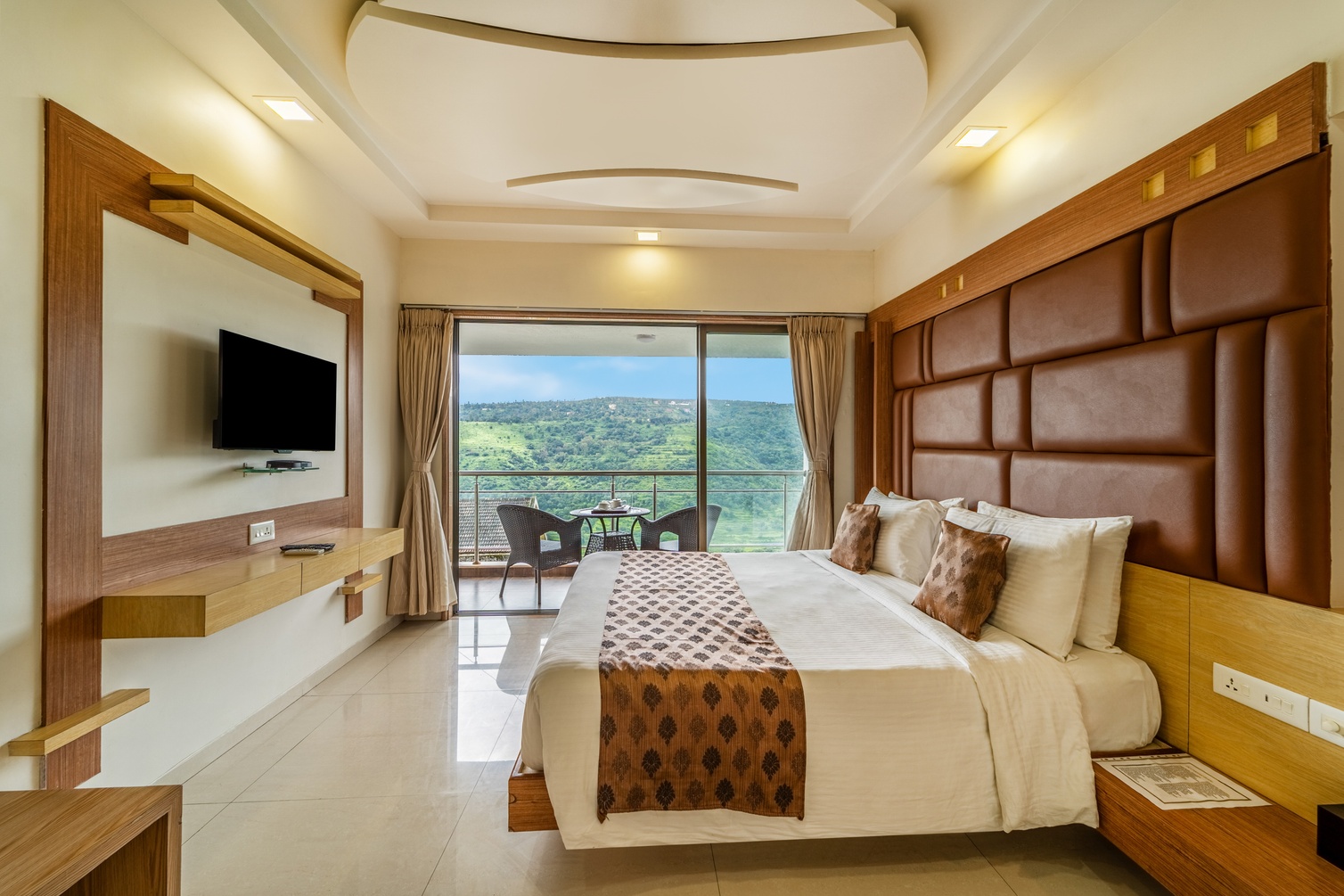 Mountain View Privilege Suites With Balcony at Sterling Panchgani - Photo 2