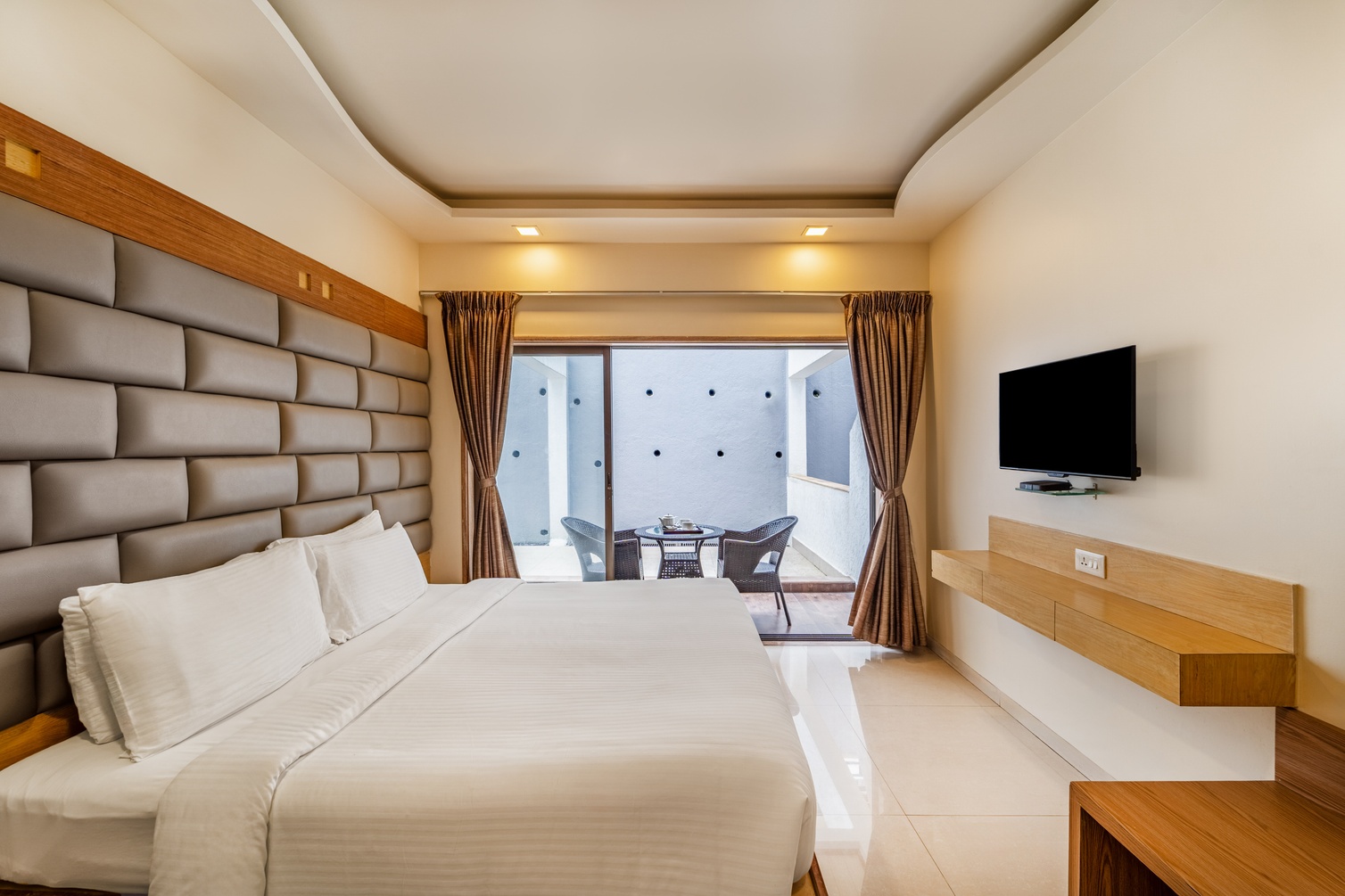 Premier Room with Balcony at Sterling Panchgani - Photo 2