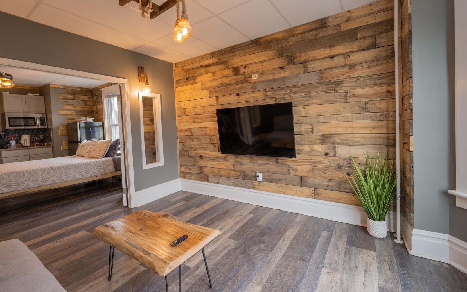 Rustic 2BR Loft with River Views at BurgBnB Riverfront - Photo 1
