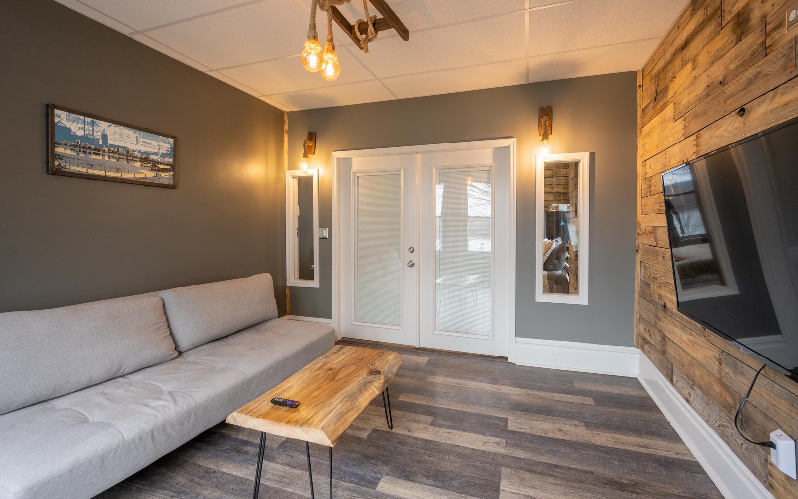 Rustic 2BR Loft with River Views at BurgBnB Riverfront - Photo 3