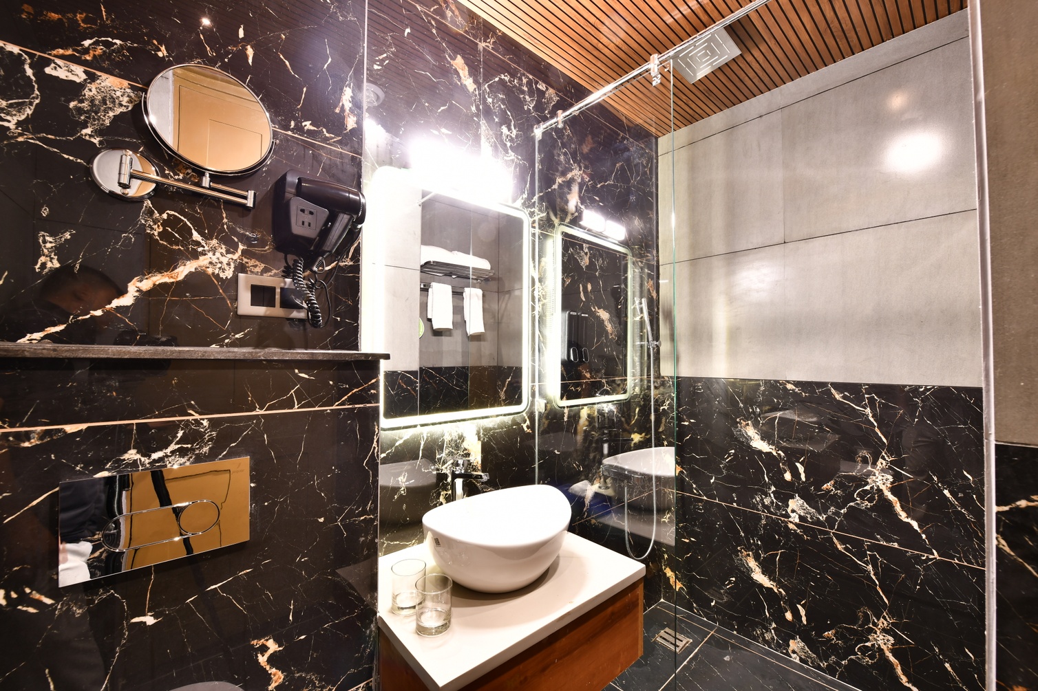 Deluxe Room at Click Collection Grand Gateway, Varanasi - Photo 3