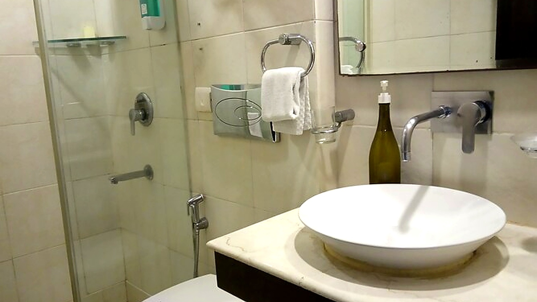 Deluxe Suite at Rockland Hotel Panchsheel Enclave - Photo 2