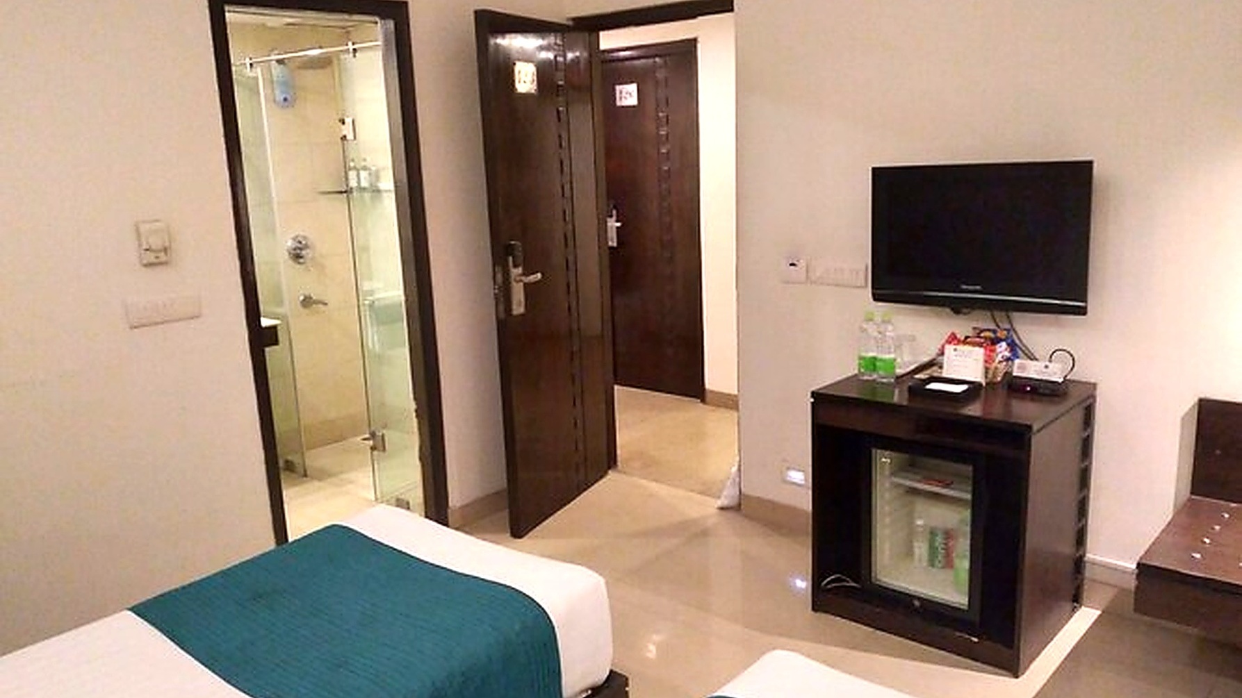 Deluxe Suite at Rockland Hotel Panchsheel Enclave - Photo 1