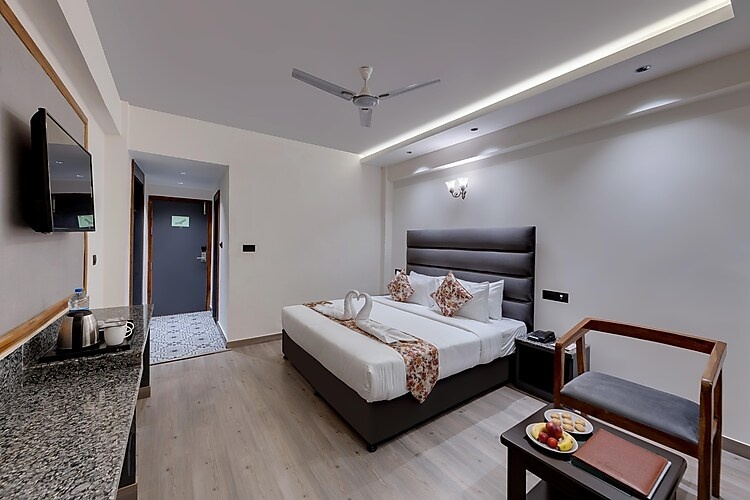 Deluxe Room at Click Sunburry Hotel Katra - Photo 1