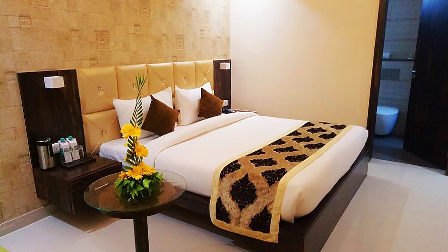 Deluxe Room at Pinnacle by Click Hotels - Photo 1