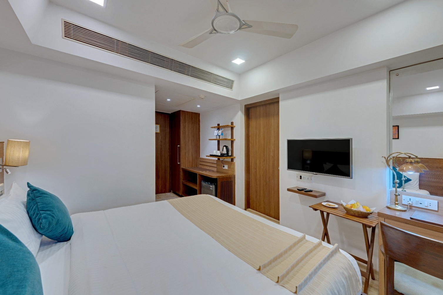 Deluxe With Balcony Room at Comfort Inn Emerald - Photo 1