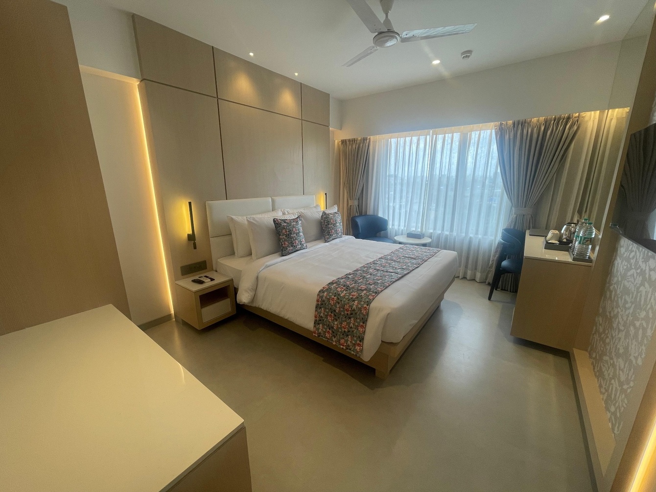 Galaxy Beacon, Santacruz, Mumbai photo 7