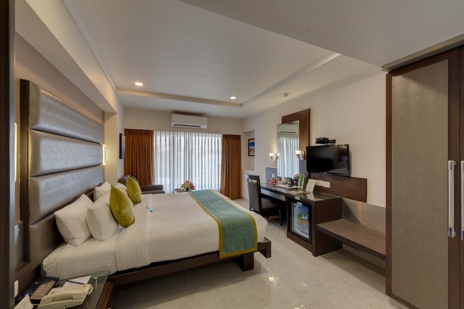 Deluxe Room at HOTEL SUBA GALAXY MUMBAI - Photo 3