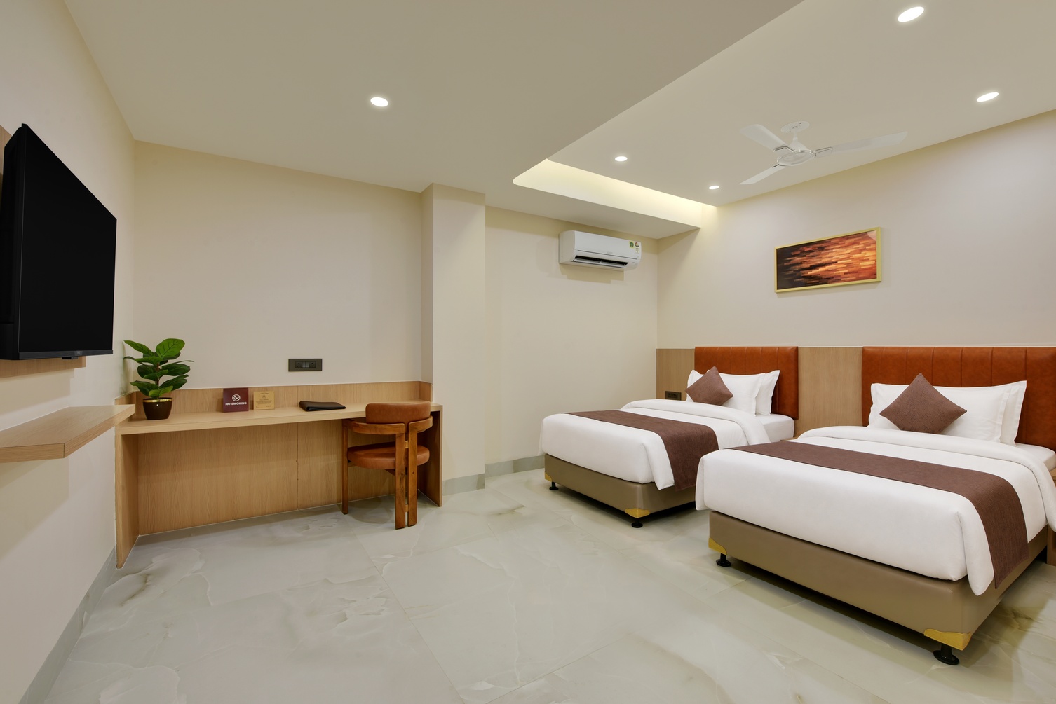 Deluxe Room at Vaishnavi Beacon Hotel Patna - Photo 3