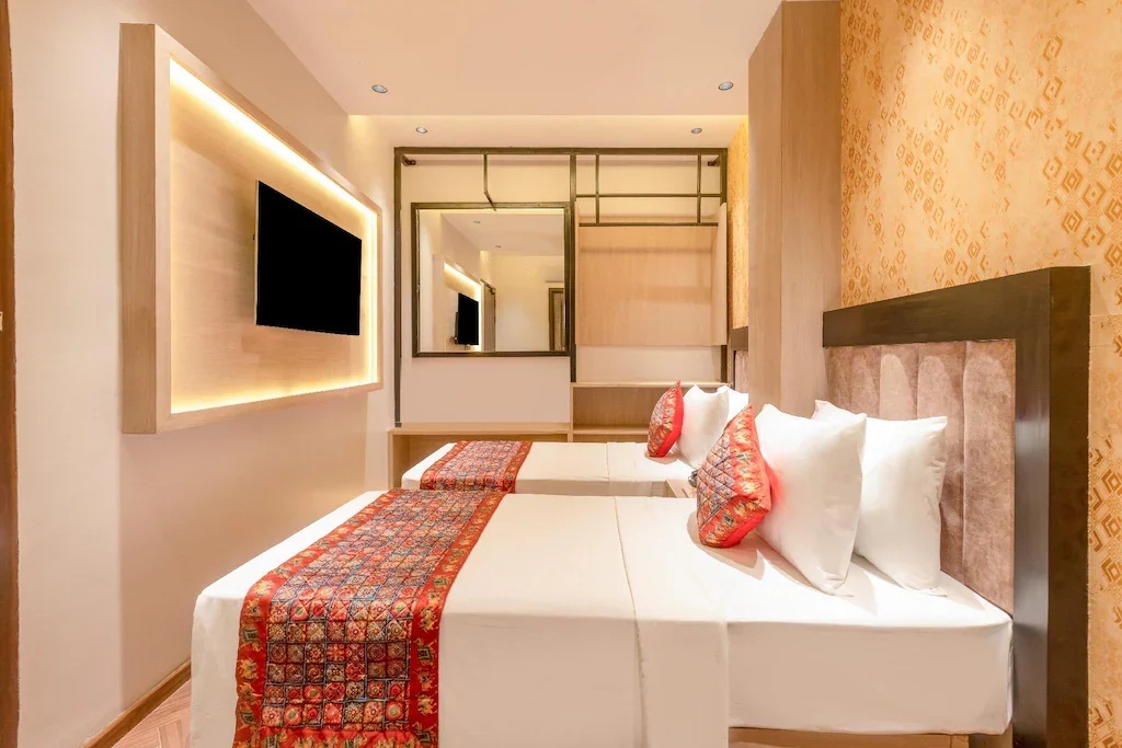 Cocoon Double at Sterling Rampath Ayodhya - Photo 1