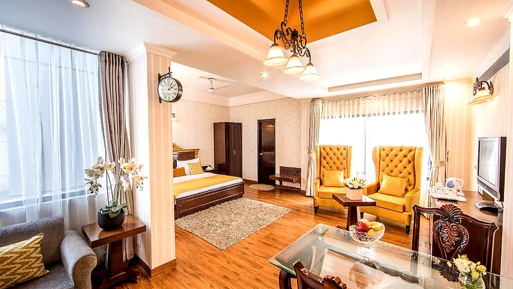Executive Suite at Rockland Hotel C R Park - Photo 3