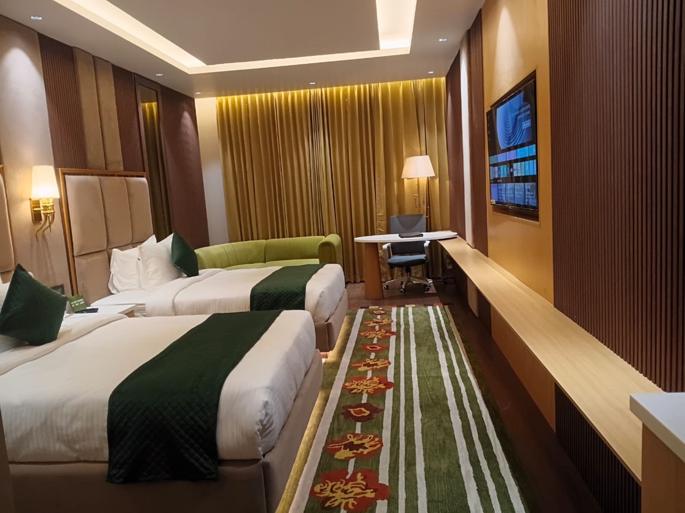 Deluxe Twin Room at Comfort Inn Vindhyan - Photo 2