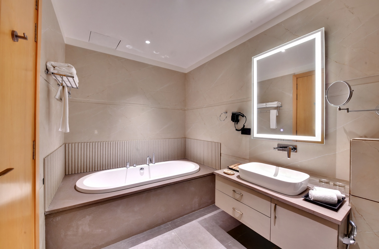 Family Suite Bathtub Room at Click Collection Amritsar - Photo 2