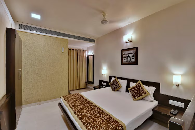 Grand Executive Room at Grand Ashirwad Beacon Hotel, Bhopal - Photo 1