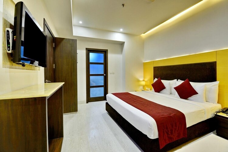Hazel Suite Room at The Fern Residency, Chandigarh - Photo 1