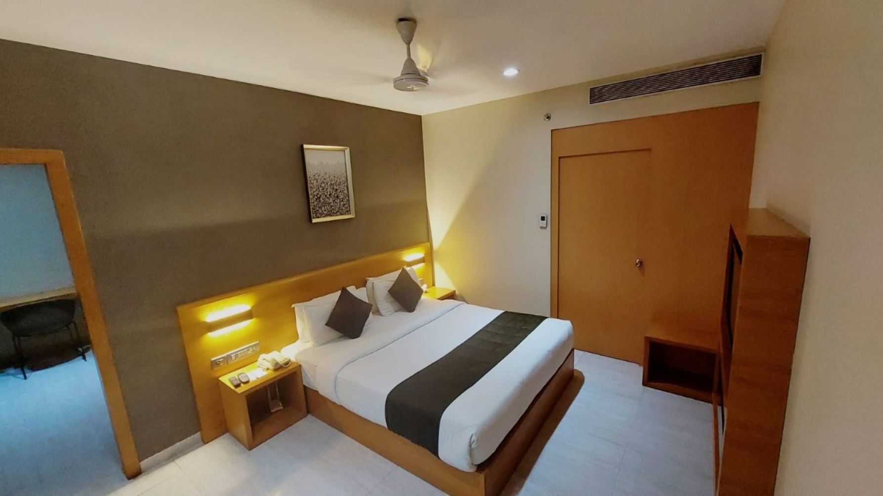 Suite with Living Room at Hotel Suba Elite Vadodara - Photo 1