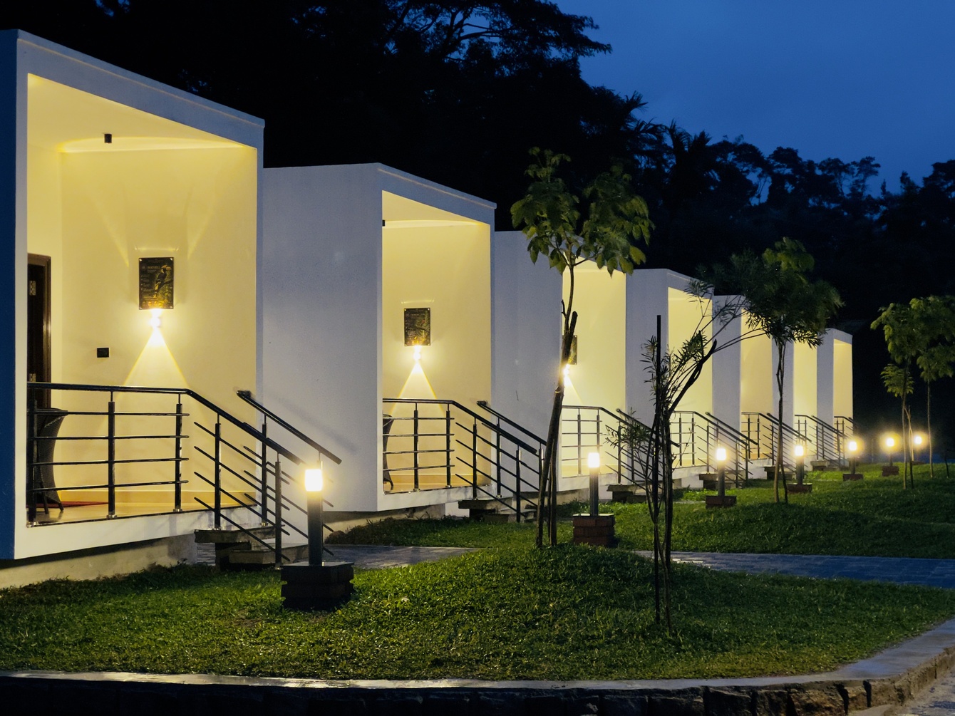 Signature Cottage at JUNGLE LAKE RESORT - Photo 3