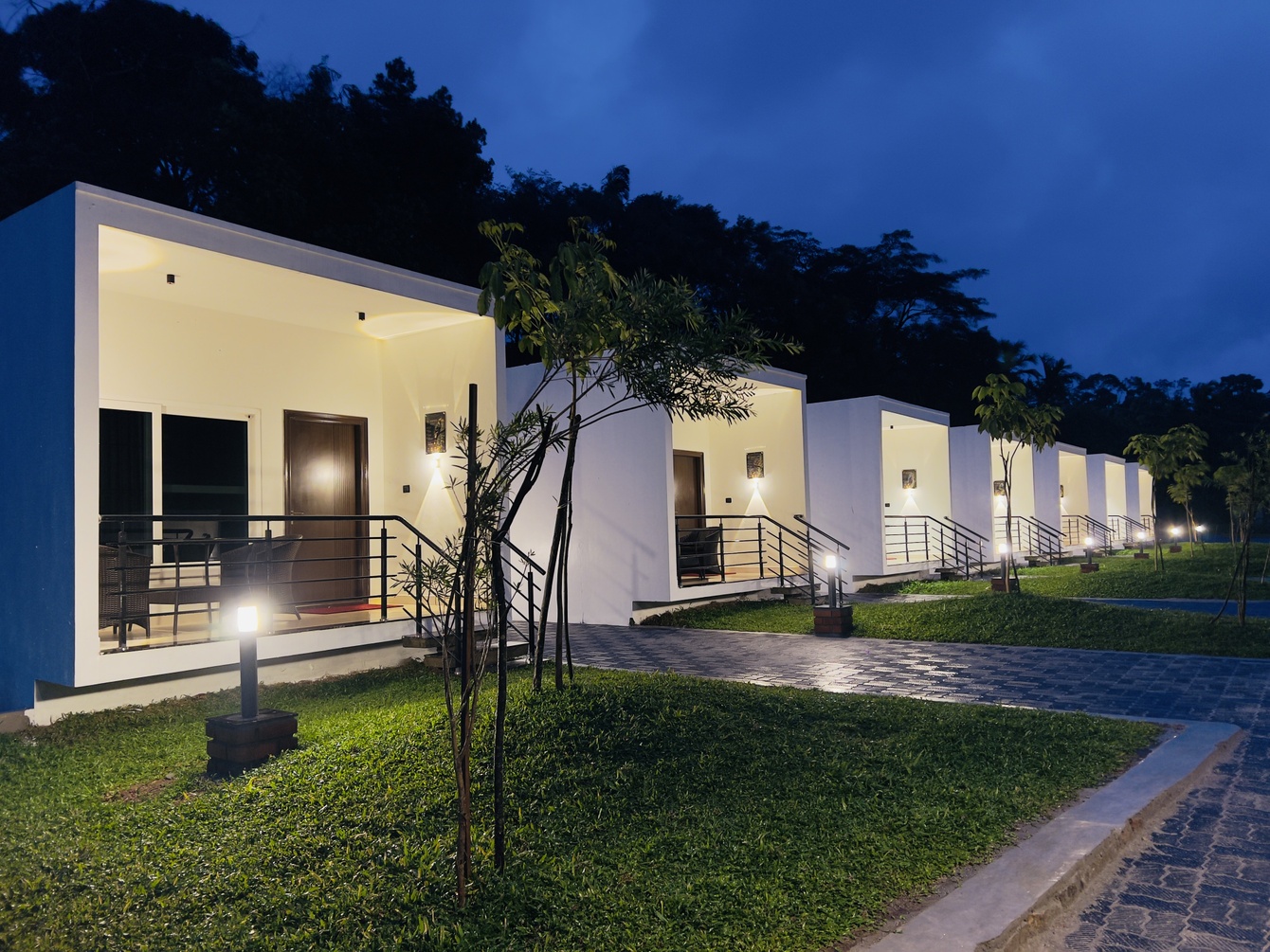 Signature Cottage at JUNGLE LAKE RESORT - Photo 2