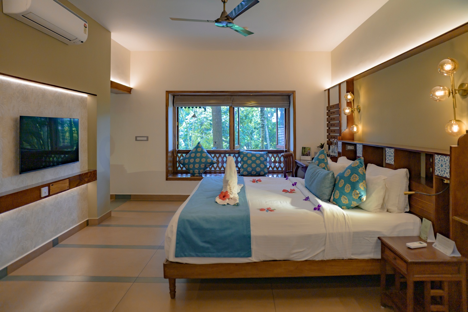 Deluxe Room at Greenwoods Resort Thekkady - Kondody Hotels - Photo 2
