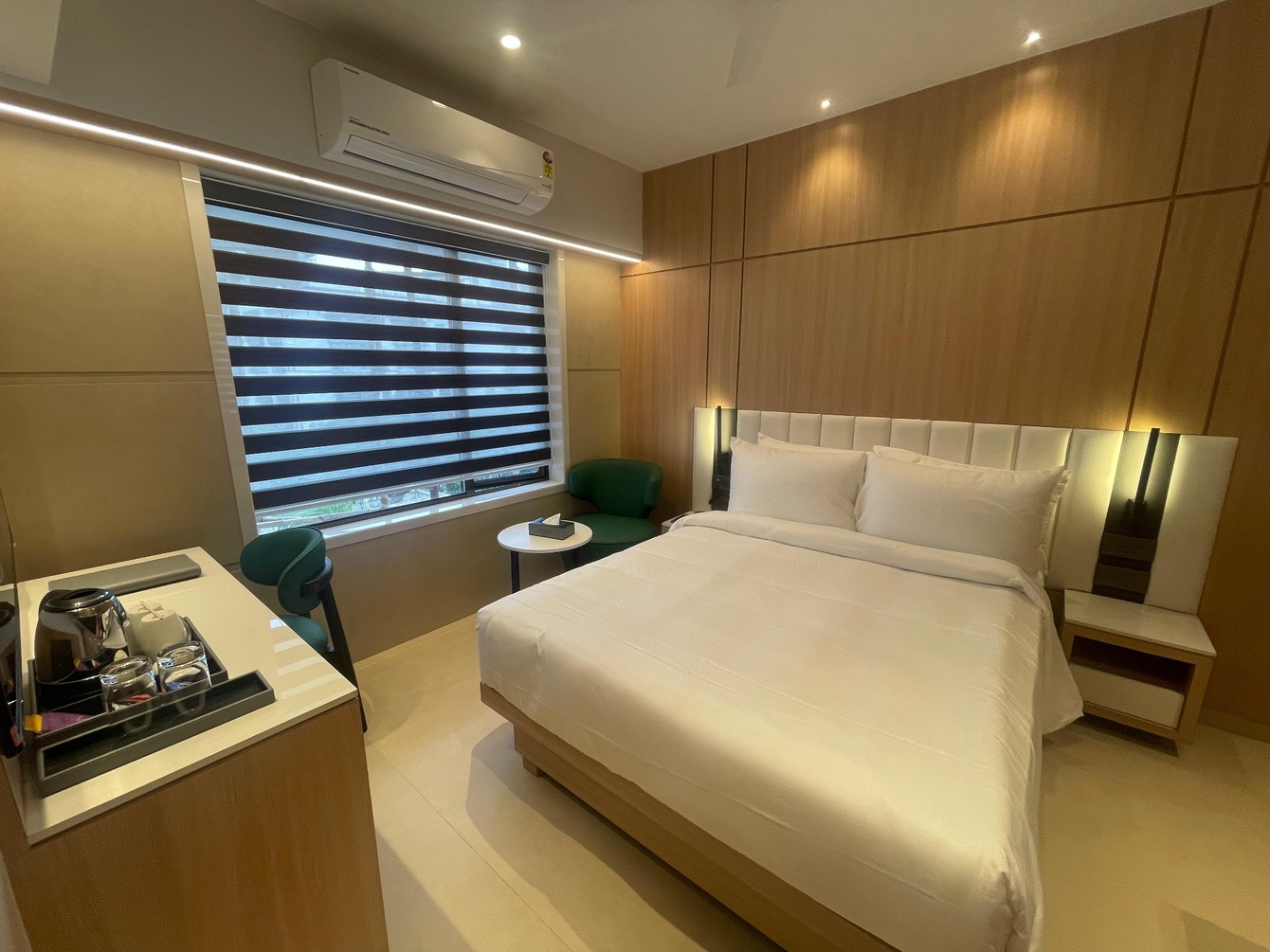 Superior Room at Galaxy Beacon, Santacruz, Mumbai - Photo 1