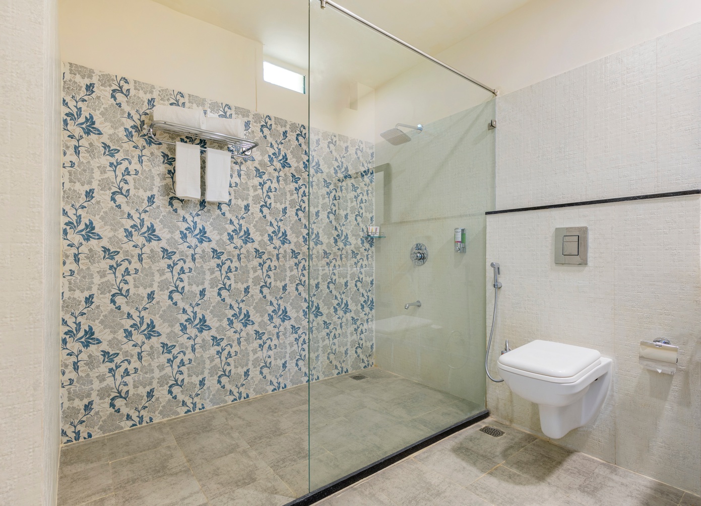 Pond View Premier Room With Private Deck at Sterling Palavelli by the Godavari - Photo 2