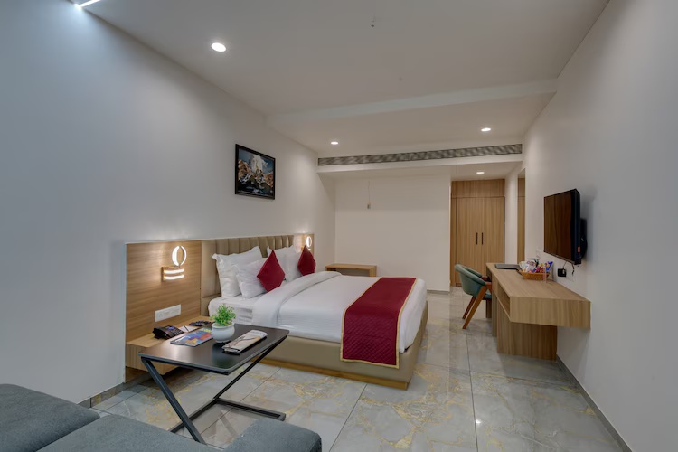 Premium Room at Comfort Inn Sapphire Chandkheda, Ahmedabad - Photo 1