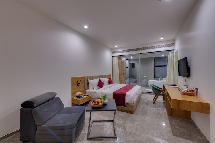 Presidential Suite with Jacuzzi Room at Comfort Inn Sapphire Chandkheda, Ahmedabad - Photo 1