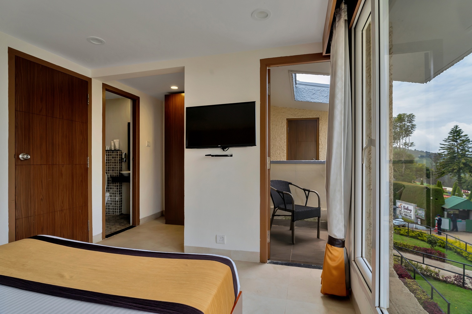 Valley View Privilege Suite With Balcony at Sterling Ooty - Fern Hill - Photo 2